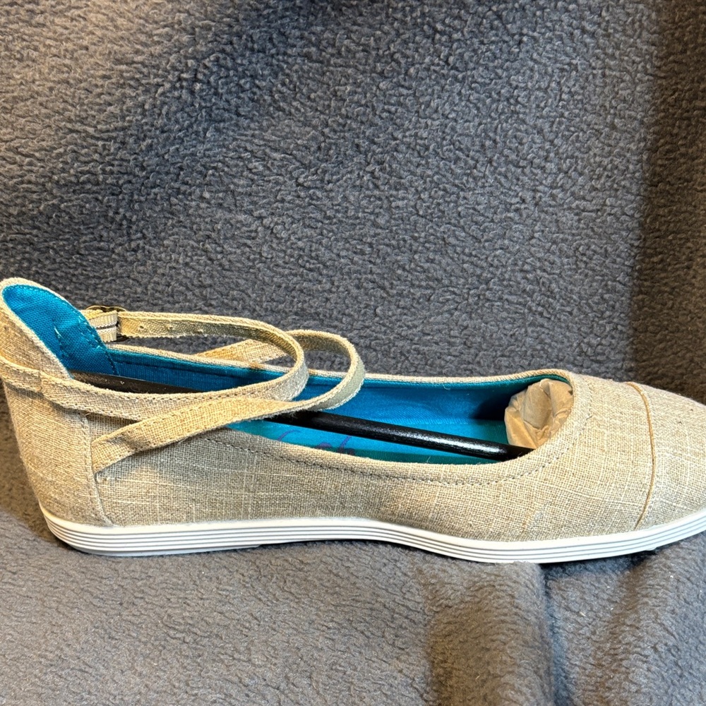 Elegant Beige Mary Jane Flats - Picture 3 of 8